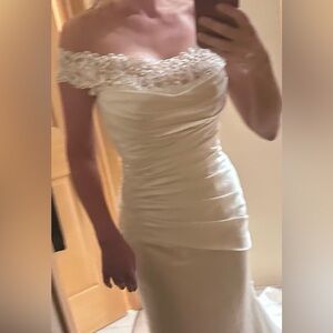 Justin Alexander White Off-shoulder Wedding Dresd size 4